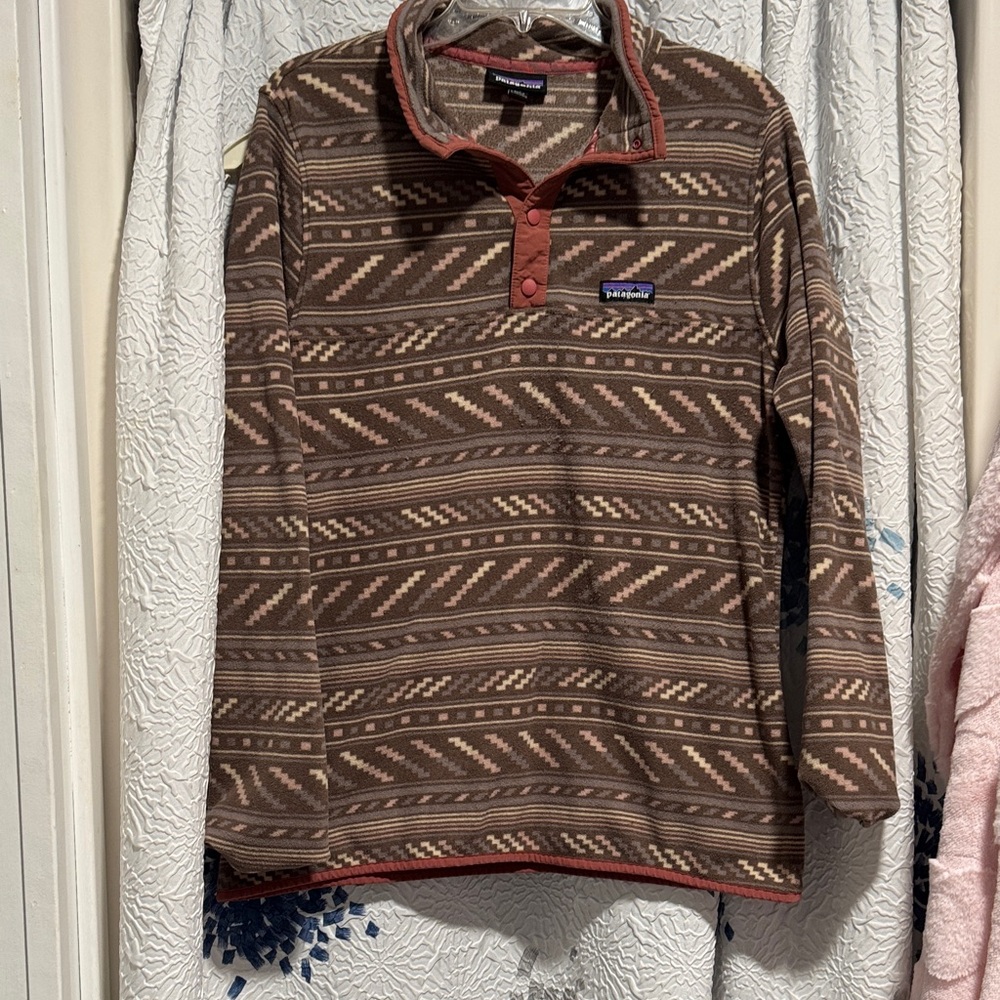Women’s Patagonia Brown, tan and rose pink 3 button Pullover size extra large